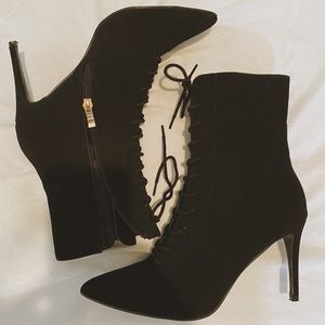 Like new lace up booties